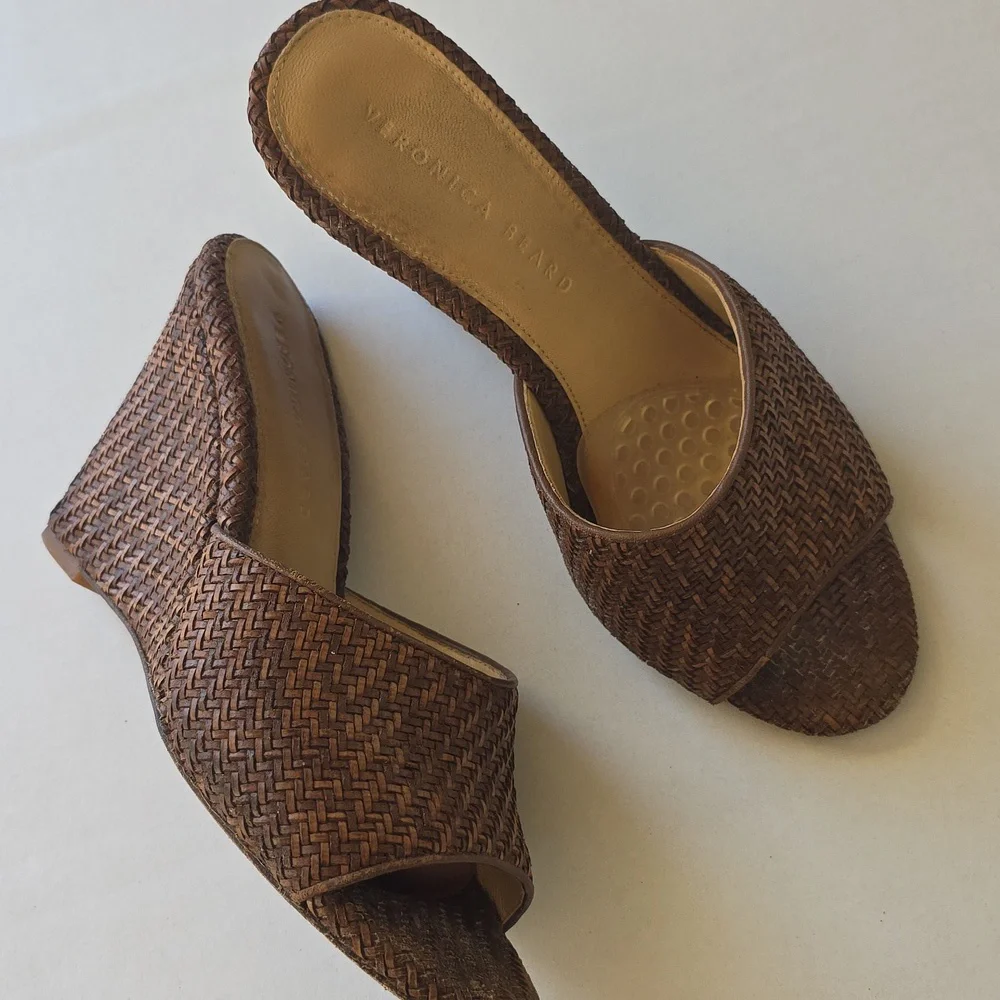 🌸Veronica Beard Brown Woven Wedges‎ 7